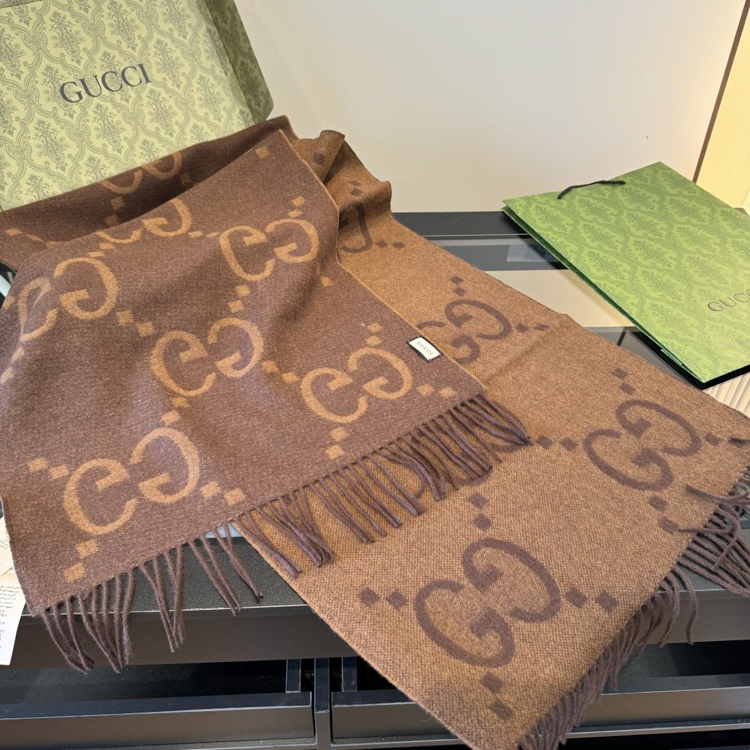 Gucci Fringed Interlocking Motif Scarf